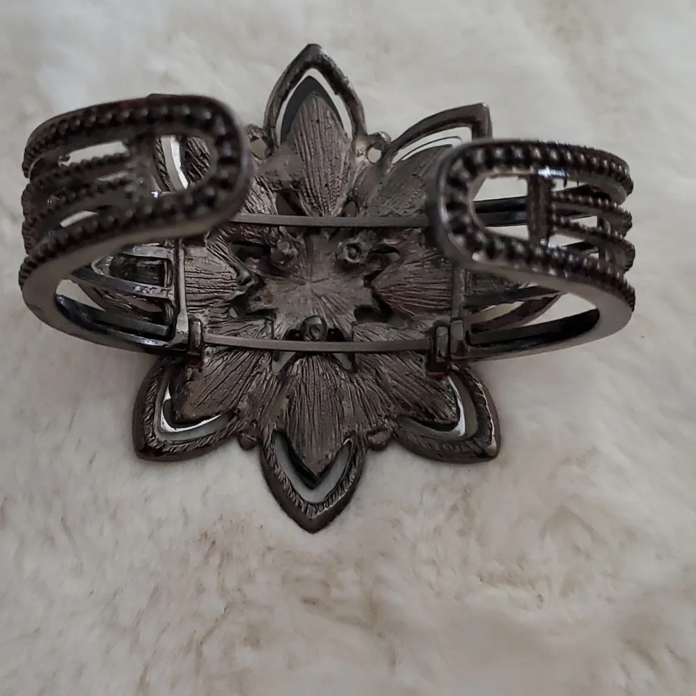BLACK FLOWER SILVER TONE GEM BRACELET CHUNKY ECLECTIC BLING MAXIMALIST STATEMENT - Picture 4 of 5